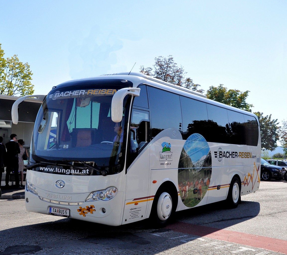 KINGLONG vom Autobusreisebro BACHER aus sterreich im September 2013 in Krems gesehen.
