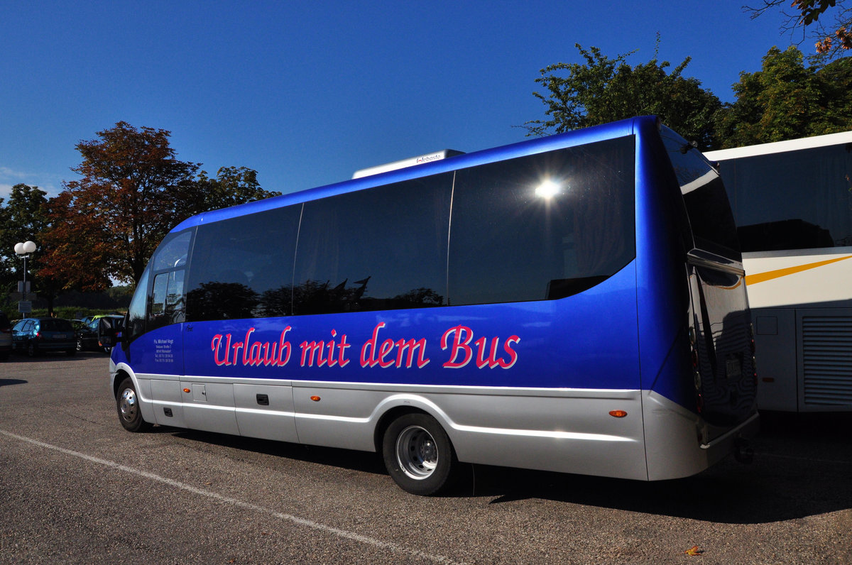 Kleinbus Iveco Irisbus von Michael Vogt aus der BRD in Krems gesehen.