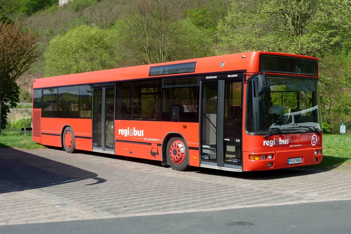 Linienbus der Firma  regio bus Uhlendorff  steht auf einem Parkplatz in Hann. Mnden im Mai 2013