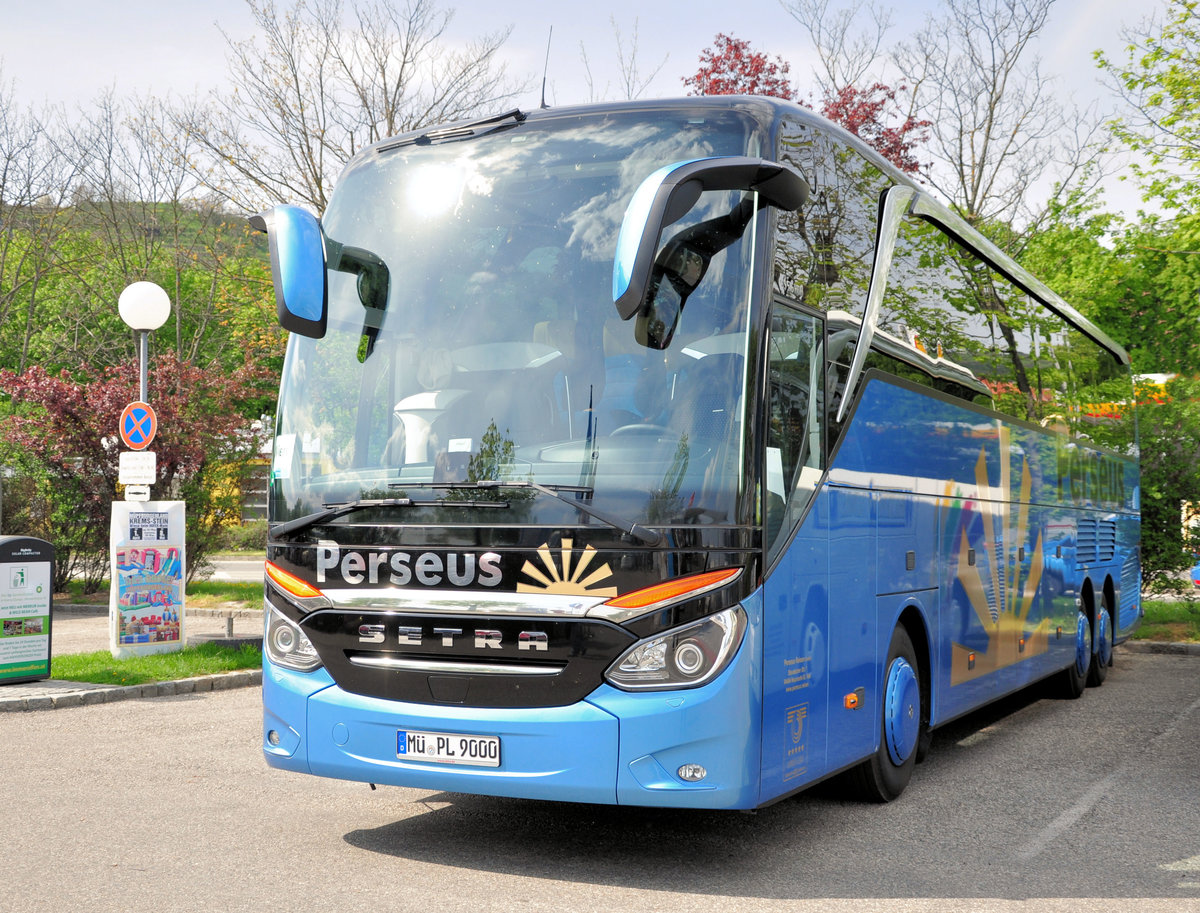 Luxusliner Setra 516 HDH von Perseus Reisen aus der BRD in Krems gesehen.Liebe Gre und Dank an den Fahrer fr die Fotogenehmigung!