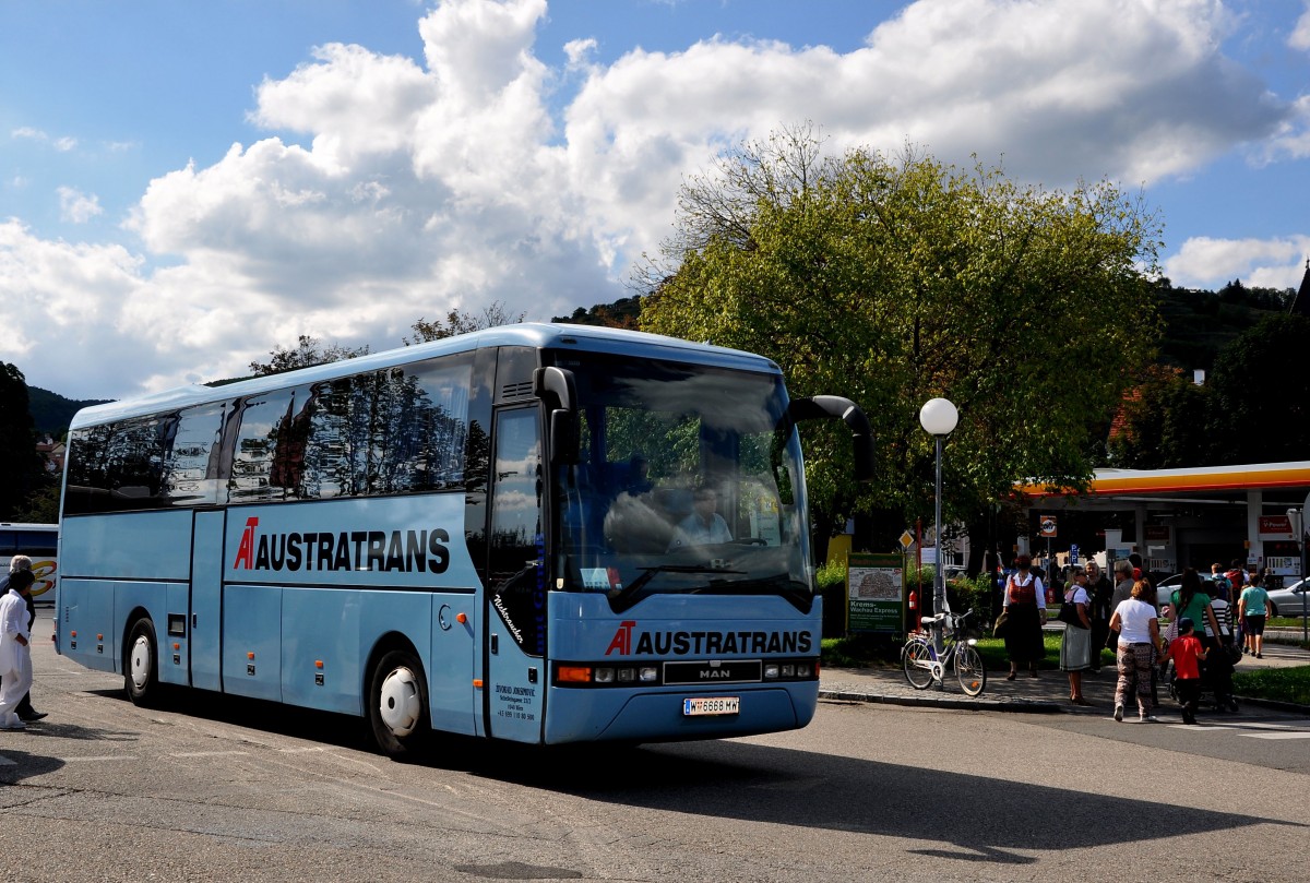 MAN von Austratrans aus Wien am 17.August 2014 in Krems gesehen.