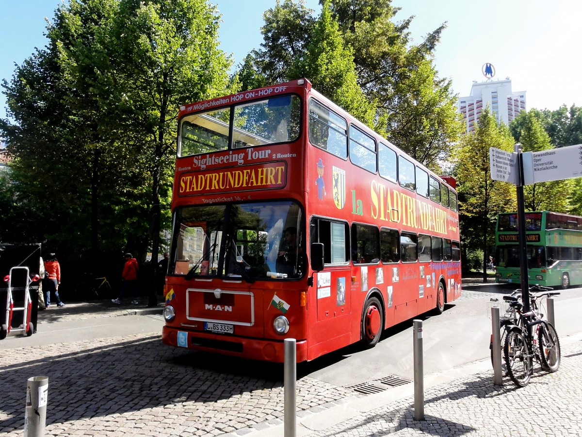 MAN Bus fr die Stadtrundfahrten in Leipzig beim Hauptbahnhof Ende Juli 2015 gesehen.