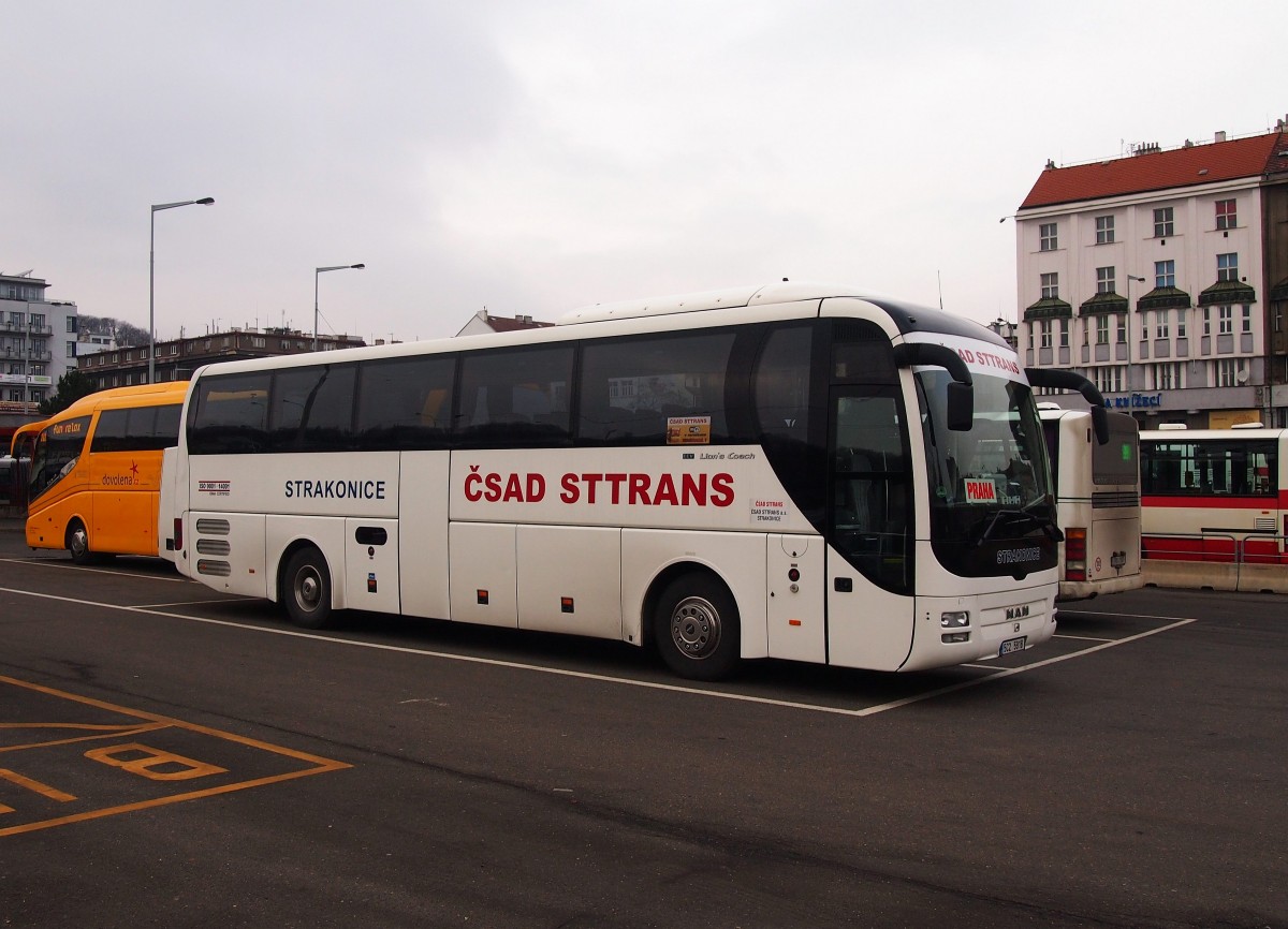 MAN Lion's Coach von ČSAD STTRANS in Prag Na Knzec am 16.1.2015.
