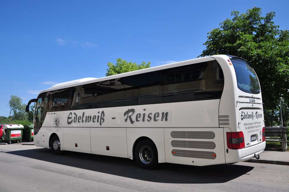 MAN Lions Coach von Edelwei Reisen aus der BRD im Juni 2015 in Krems.
