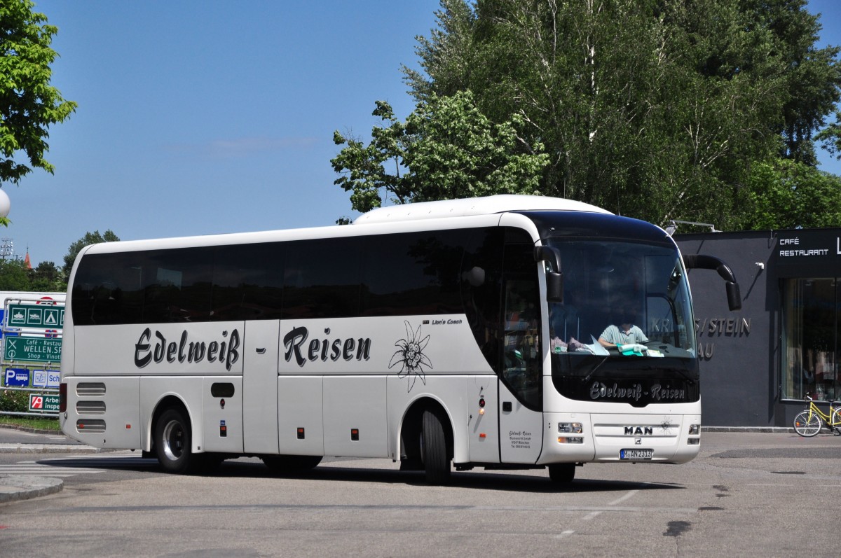 MAN Lions Coach von Edelwei Reisen aus der BRD im Juni 2015 in Krems.