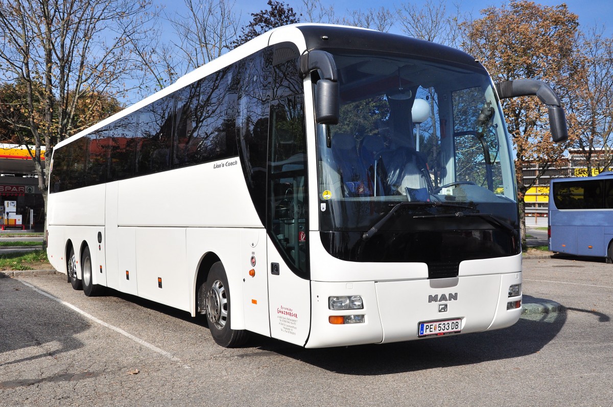 MAN Lions Coach von Ganzberger Reisen aus sterreich am 24.9.2014 in Krems.