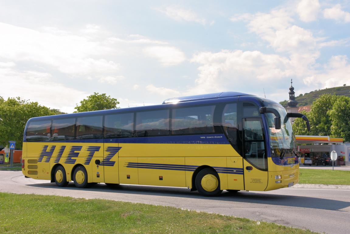 MAN Lion`s Coach von HIETZ Reisen aus Niedersterreich in Krems.