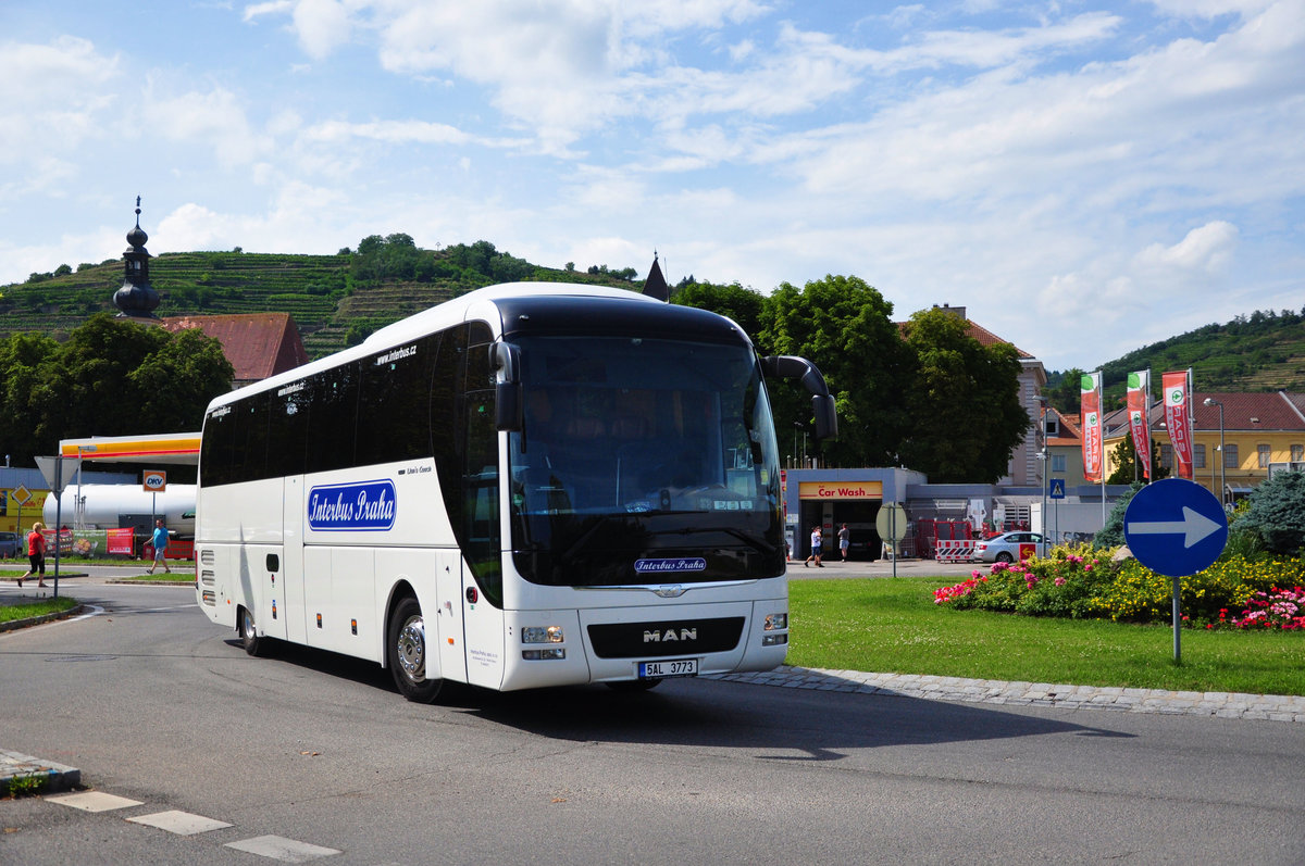 MAN Lion`s Coach von Interbus Praha in Krems unterwegs.