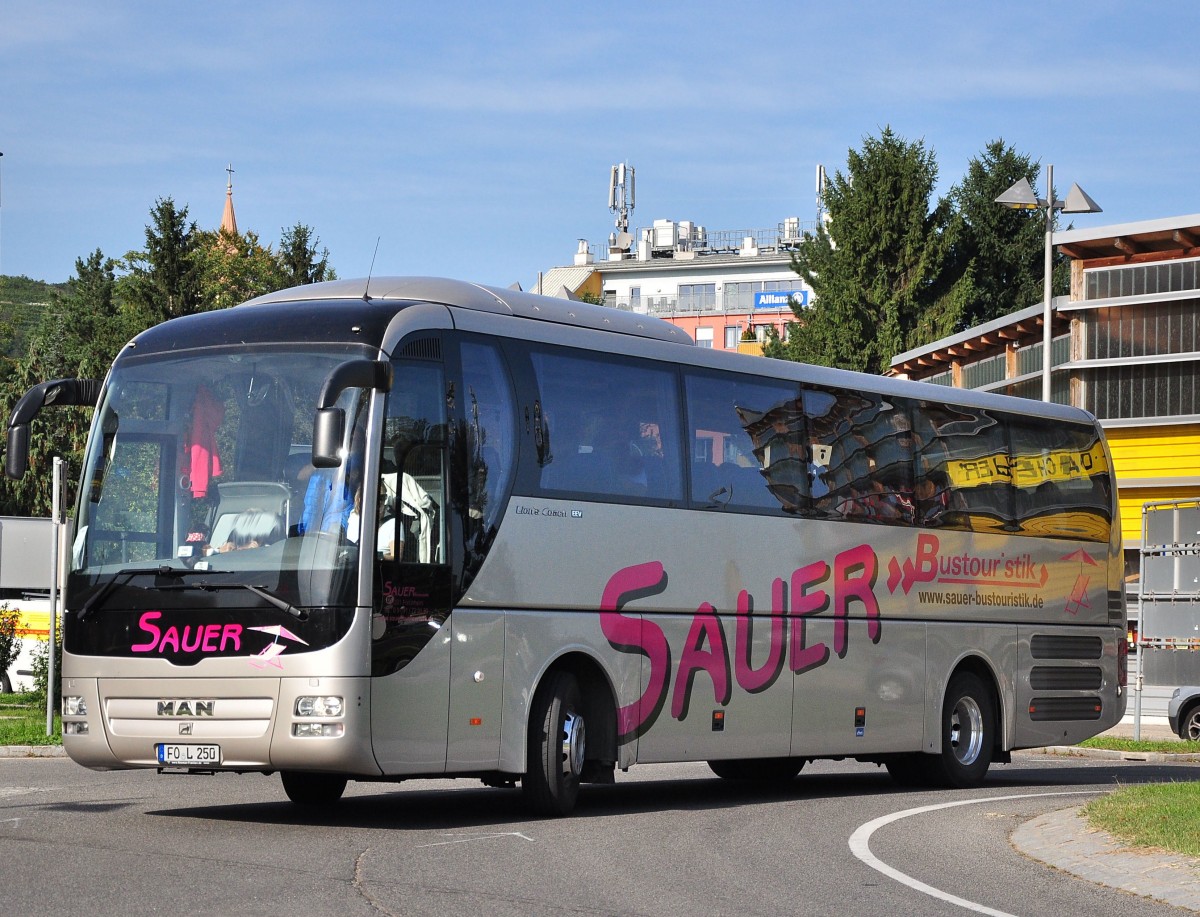 MAN Lions Coach von Sauer Reisen aus der BRD am 24.9.2014 in Krems.