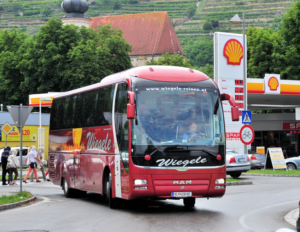 MAN Lions Coach Supreme von Wiegele Reisen aus sterreich am 12.Juli 2014 in Krems.