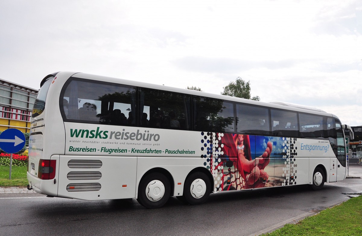 MAN Lions Coach vom  wnsks Reisebro aus Niedersterreich im Mai 2015 in Krems unterwegs.