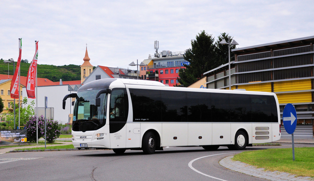 MAN Lions Regio von ARA-Bus Reisen aus der CZ in Krems gesehen.