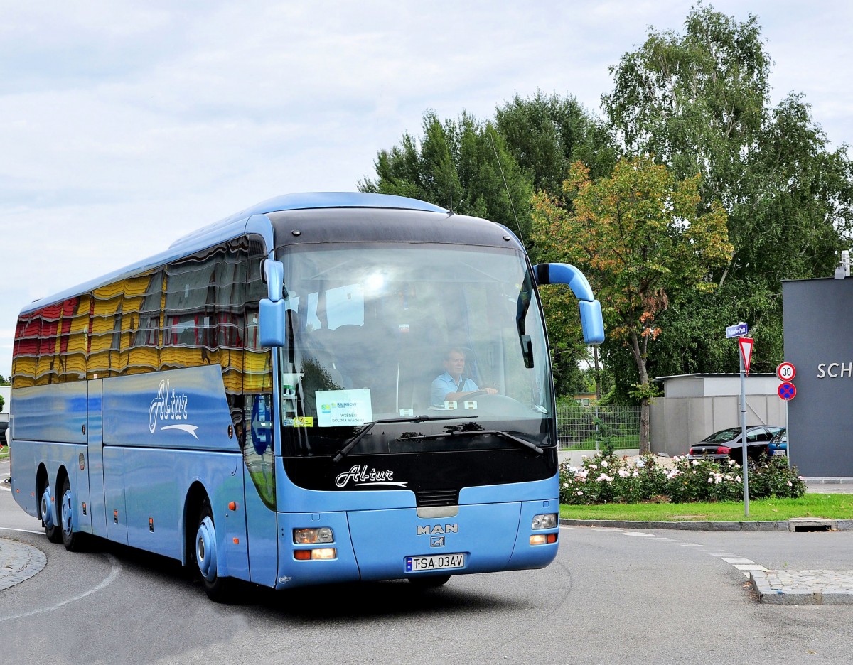 MAN Reisebus aus Polen im September 2013 in Krems.