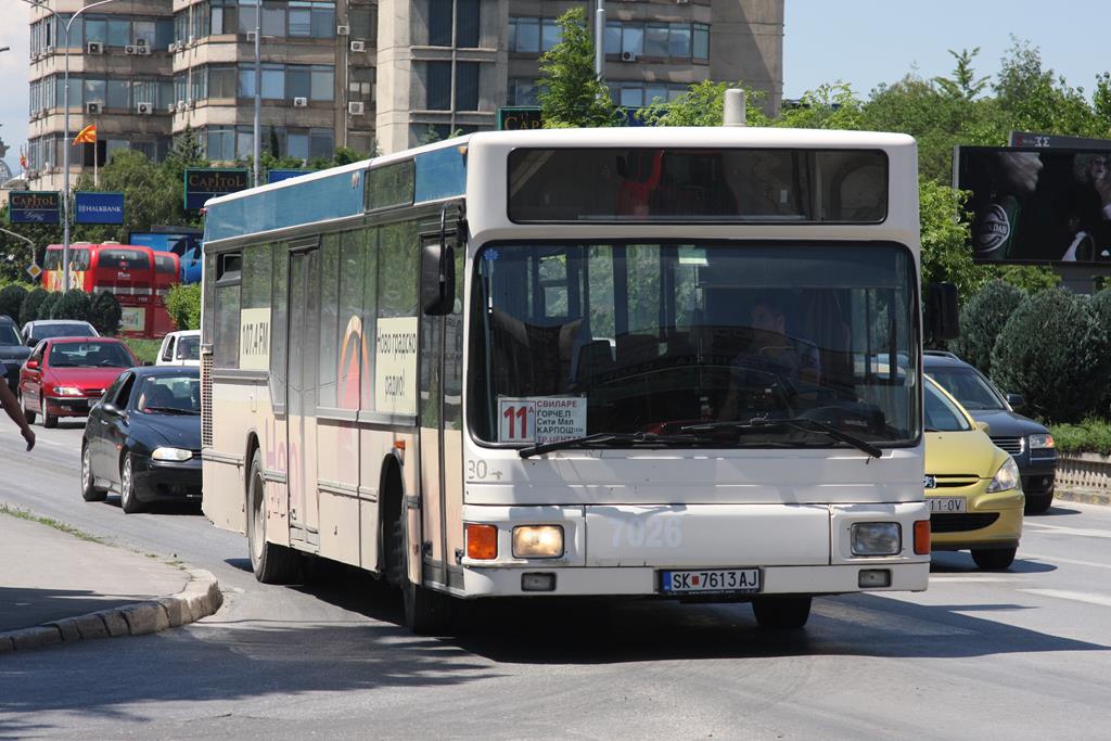 MAN Stadtbus A 12 EL 202 Wagen 7026 am 19.5.2017 vor dem Hauptbahnhof in Skopje.