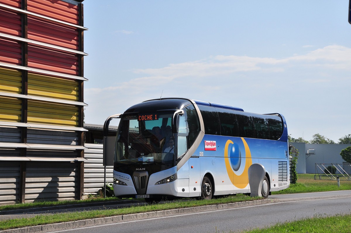 MAN Titanium 18.440 von Globalia Autocares aus Spanien am 19.5.2015 in Krems.