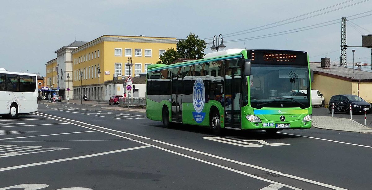 MB Citaro verlsst den Busbahnhof in Fulda im Juli 2018