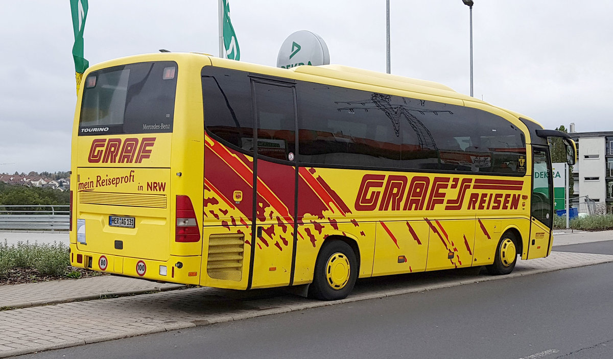 MB Tourino des Reiseunternehmens GRAF aus Herne steht im Oktober 2019 in Künzell