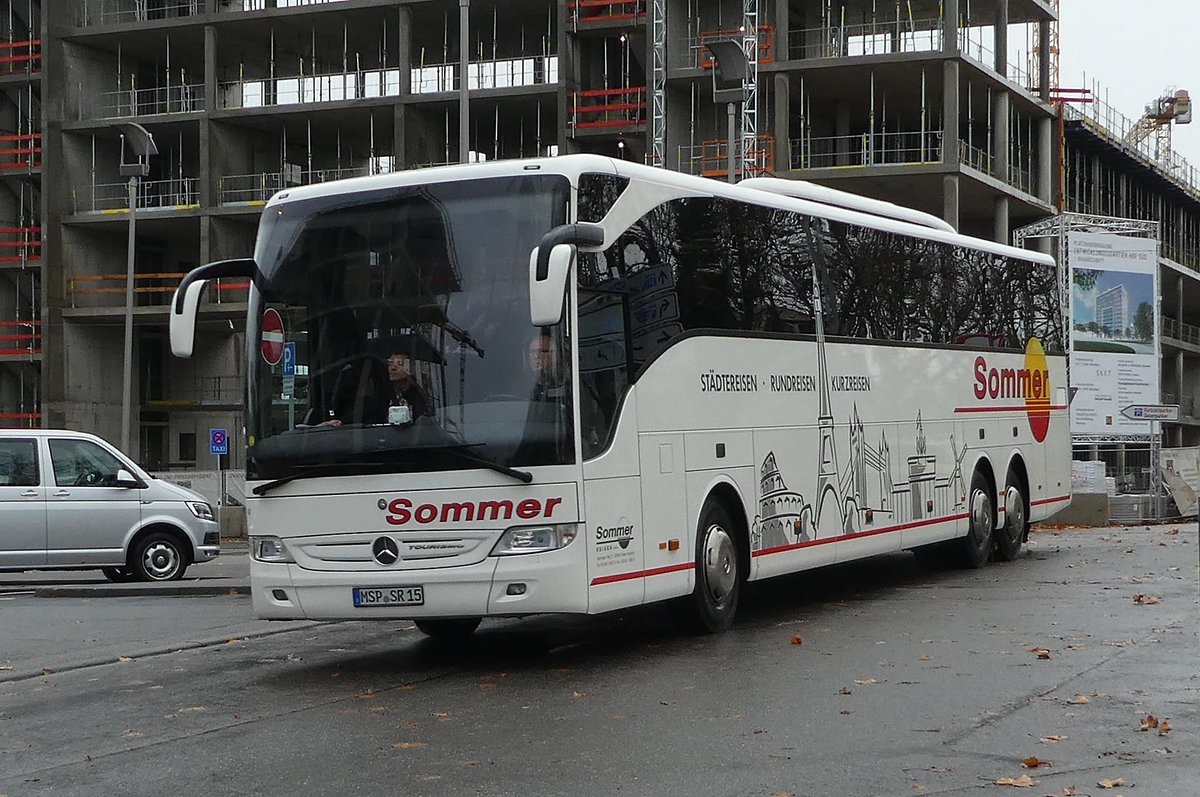 MB tourismo vom Busunternehmen SOMMER unterwegs an HBF Karlsruhe im Dezember 2018