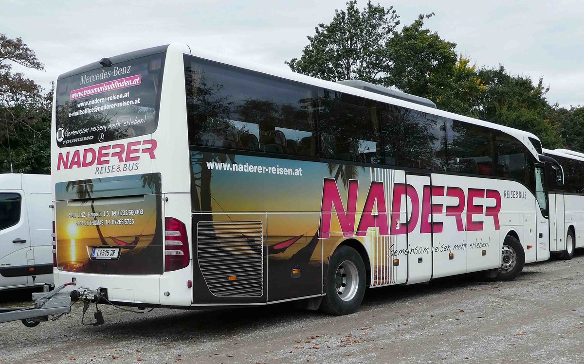 MB Tourismo des Busunternehmens NADERER steht auf dem Busparkplatz der Veterama 2017 in Mannheim, Oktober 2017