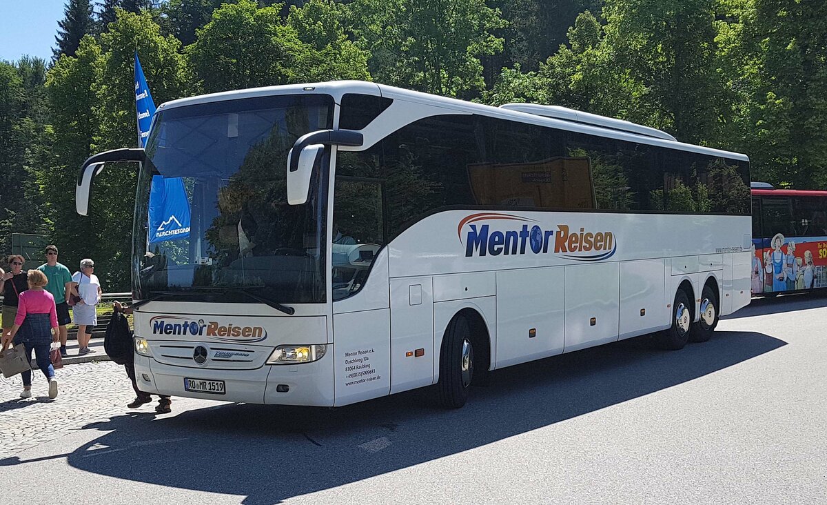 MB Tourismo von MENTOR-Reisen steht auf dem Parkplatz Knigsee im Juni 2022