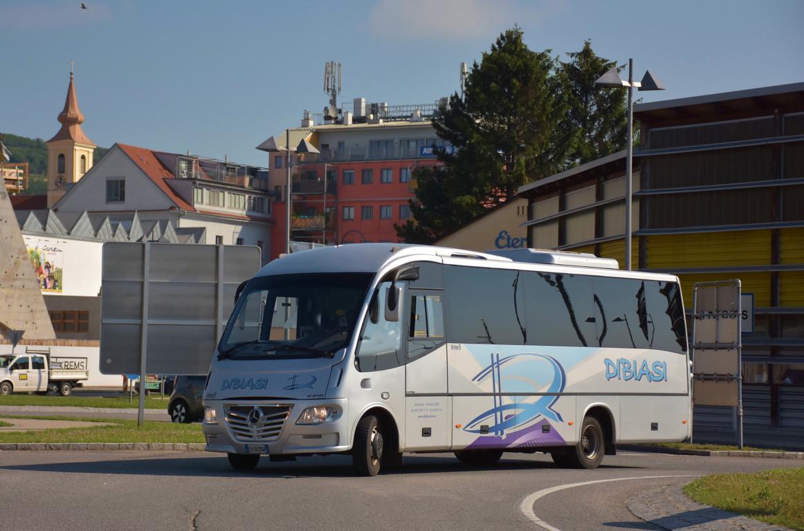 Mercedes Beluga 3 von Dibiasi Reisen aus Italien 2018 in Krems gesehen.