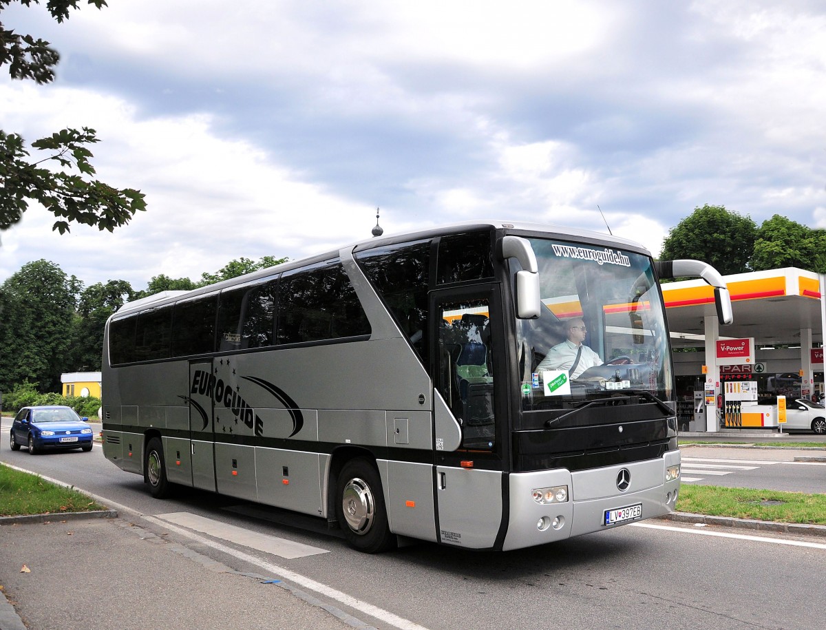 Mercedes Benz Tourismo aus der SK am 5.Juli 2014 in Krems gesehen.