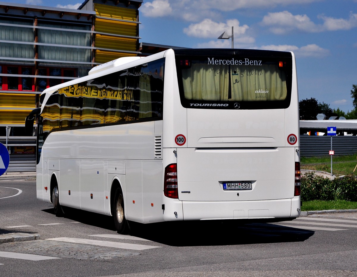 Mercedes Benz Tourismo aus Ungarn am 25.Mai 2014 in Krems.