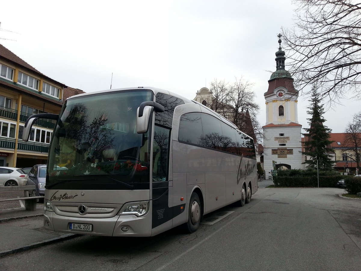 Mercedes Benz Travego von Lenzliner/Berlin im Dez.2013 in Krems gesehen.