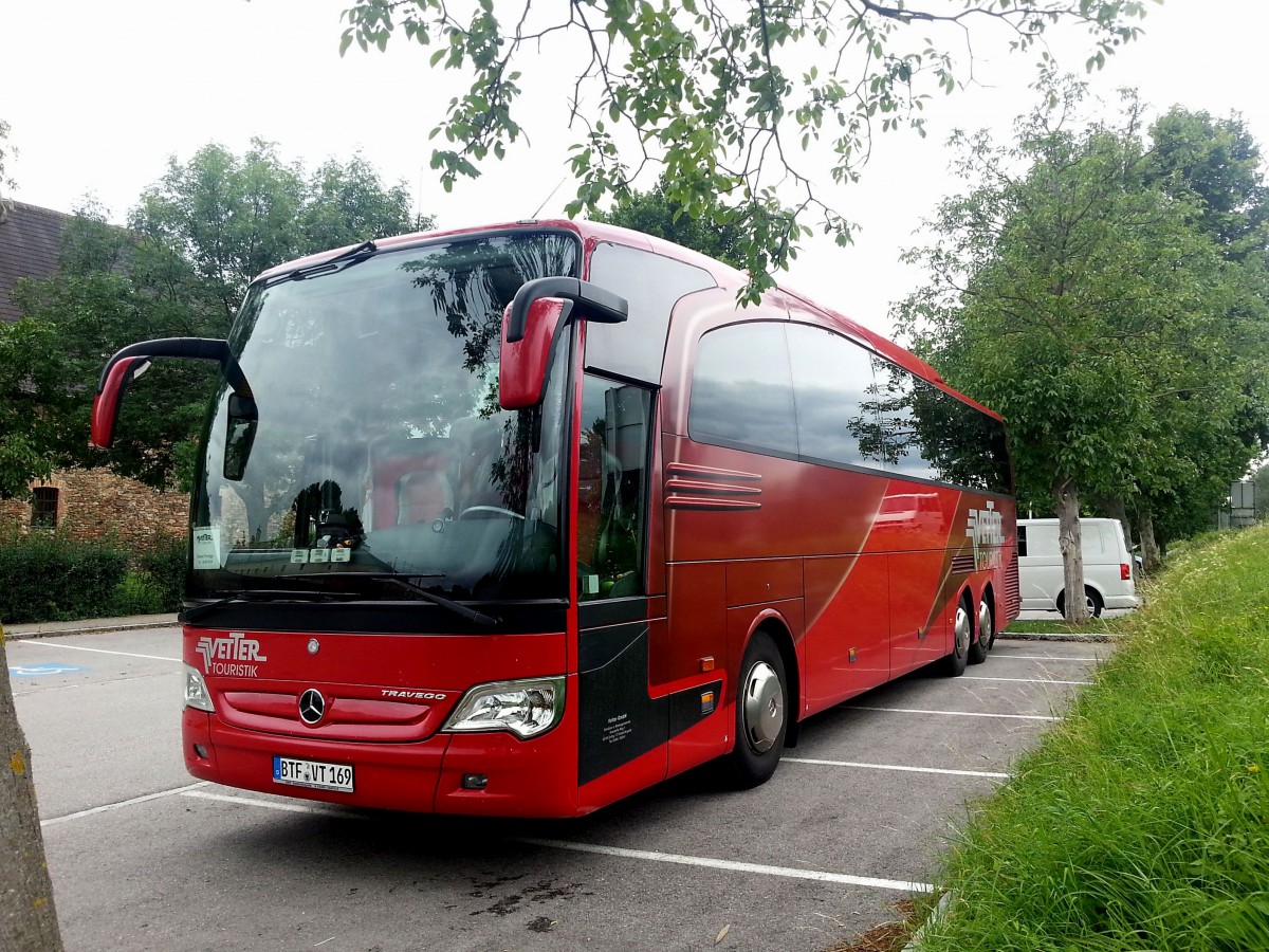 Mercedes Benz Travego von der Vetter Touristik aus Deutschland am 14.August 2014 in Mautern/Krems gesehen.