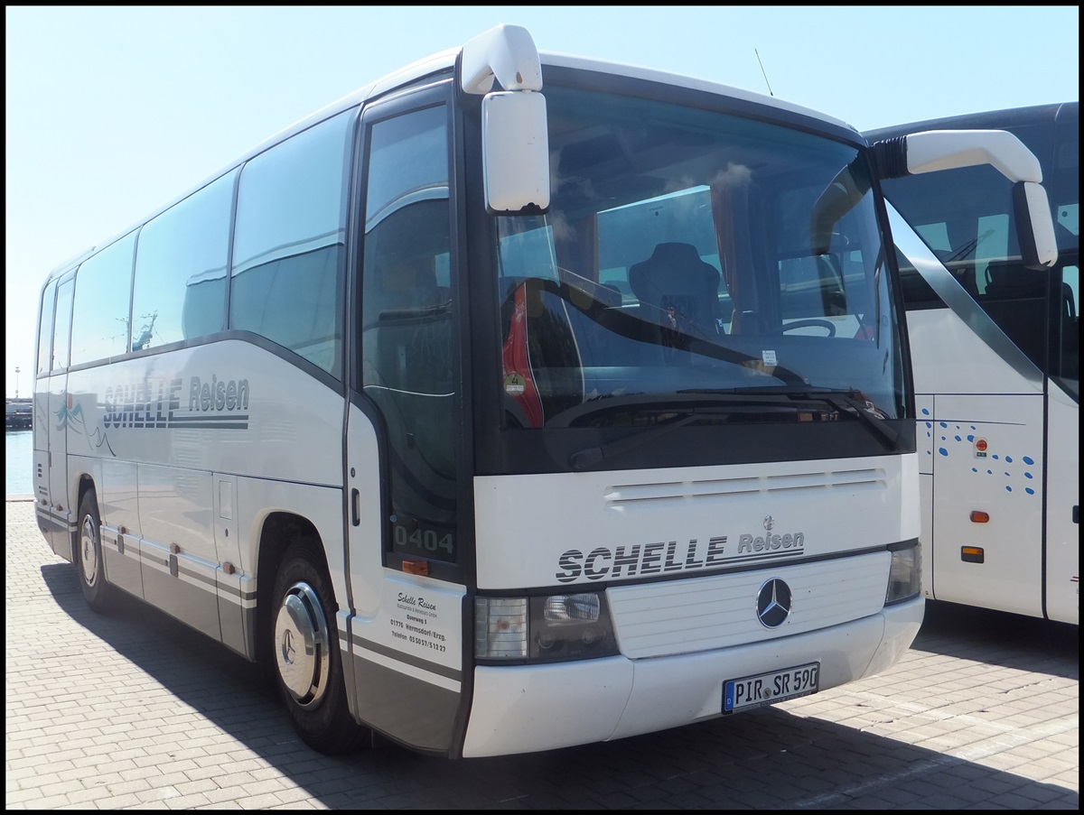Mercedes O 404 von Schelle Reisen aus Deutschland im Stadthafen Sassnitz.