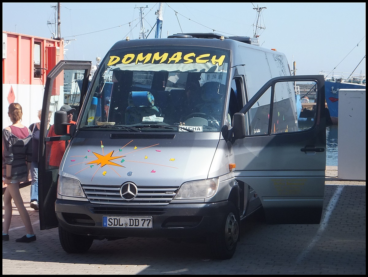 Mercedes Sprinter von Dommasch aus Deutschland im Stadthafen Sassnitz.