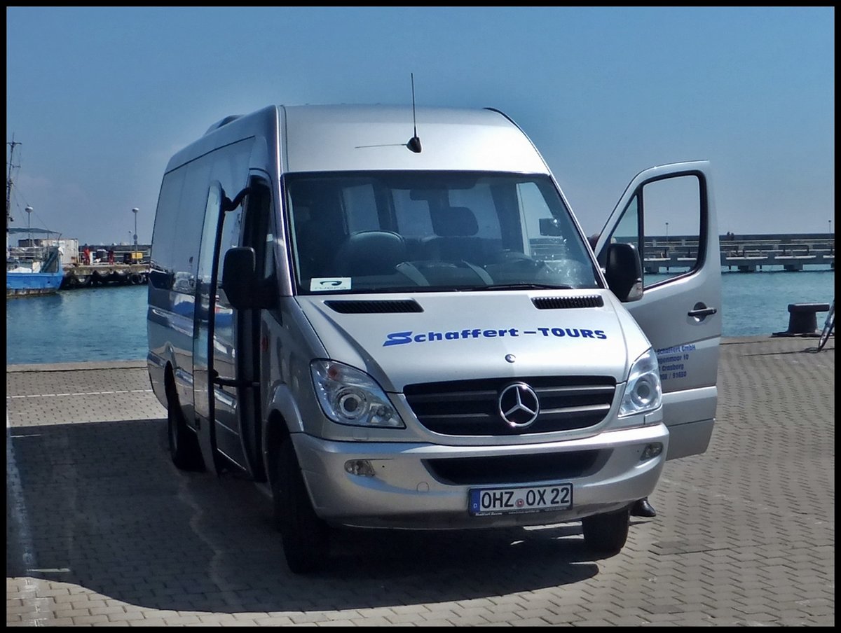 Mercedes Sprinter von Schaffert-Tours aus Deutschland im Stadthafen Sassnitz.