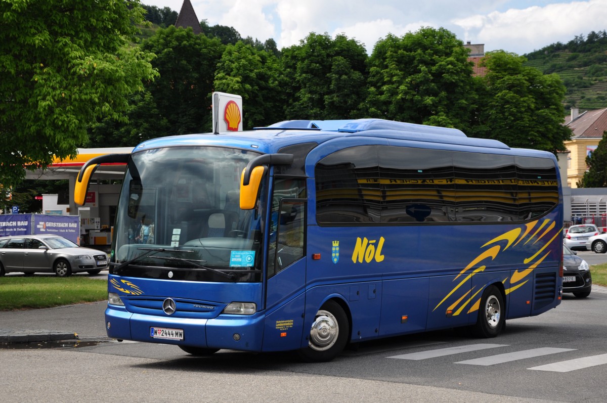 Mercedes Tourino vom NL ( N..Landesreisebro) im Juni 2015 in Krems.