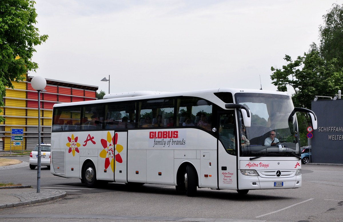 Mercedes Tourismo von Afeltra Viaggi aus Italien im Juni 2015 in Krems.