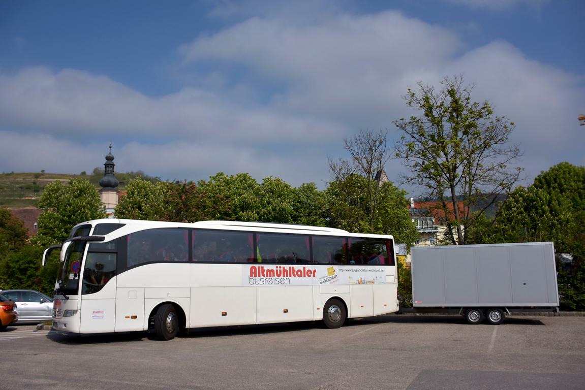 Mercedes Tourismo von Altmhltaler Busreisen mit Radanhnger in Krems.