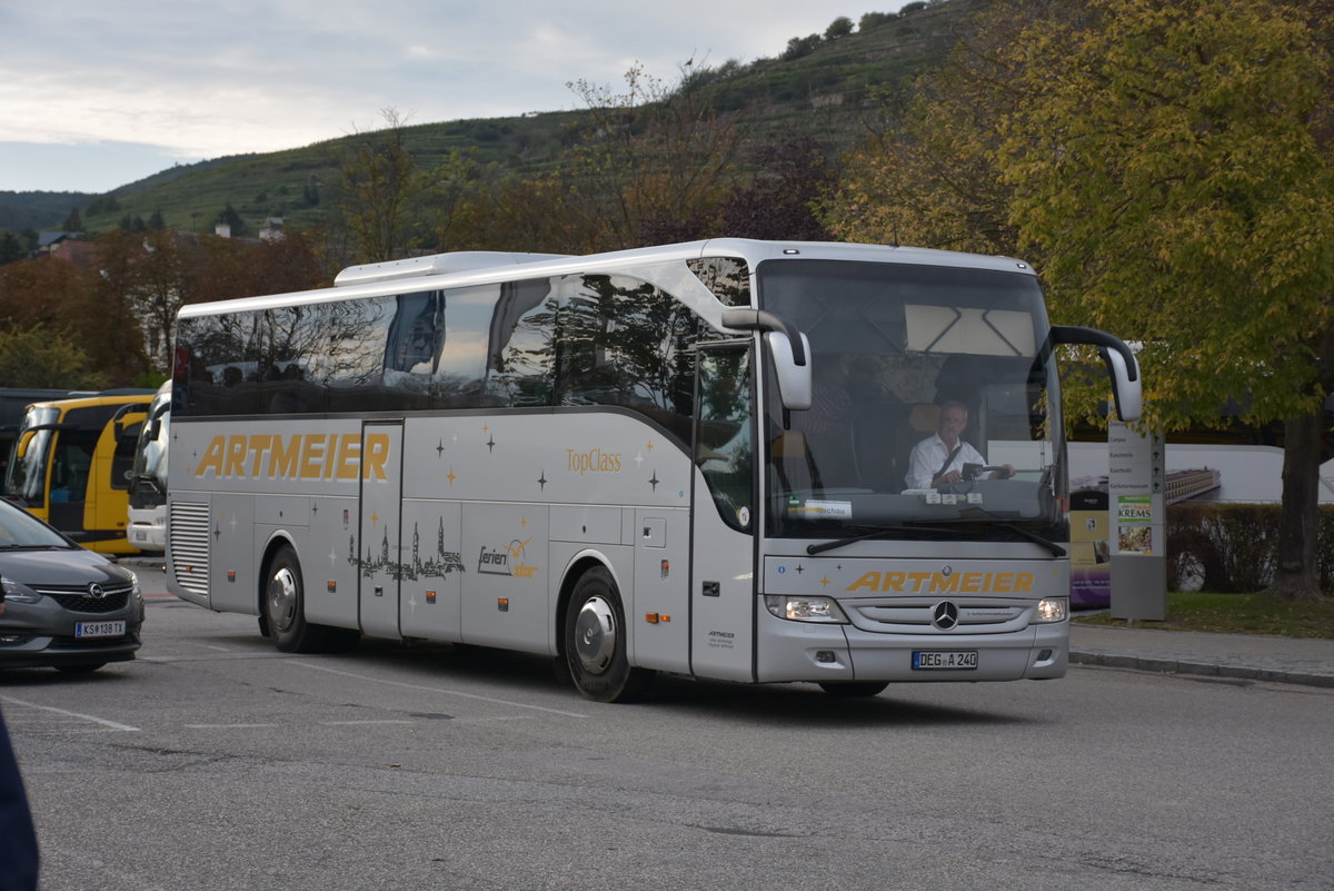 Mercedes Tourismo von Artmeier Reisen aus der BRD 09/2017 in Krems.