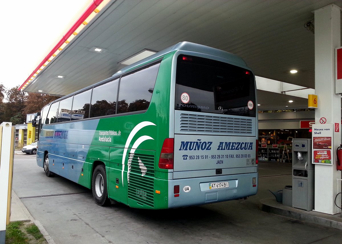 Mercedes Tourismo aus der UA (ex Munoz Amezcua Spanien)in Krems.