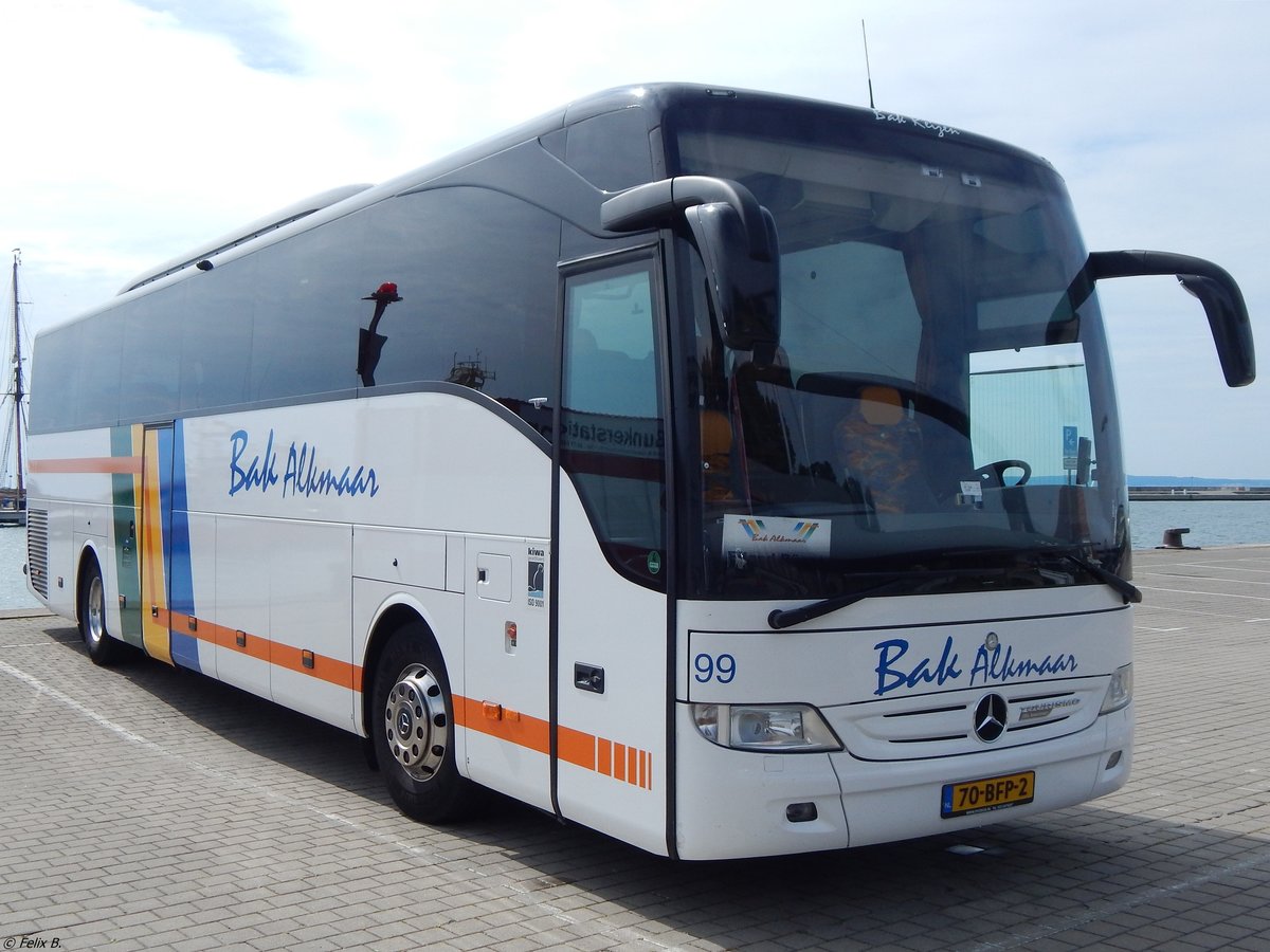 Mercedes Tourismo von Bak Reizen Alkmaar aus den Niederlanden im Stadthafen Sassnitz.