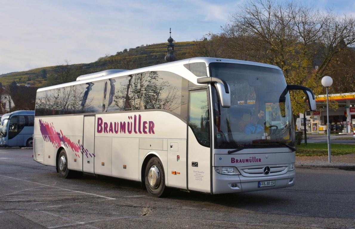 Mercedes Tourismo von Braumller Reisen aus der BRD im Okt 2017 in Krems.