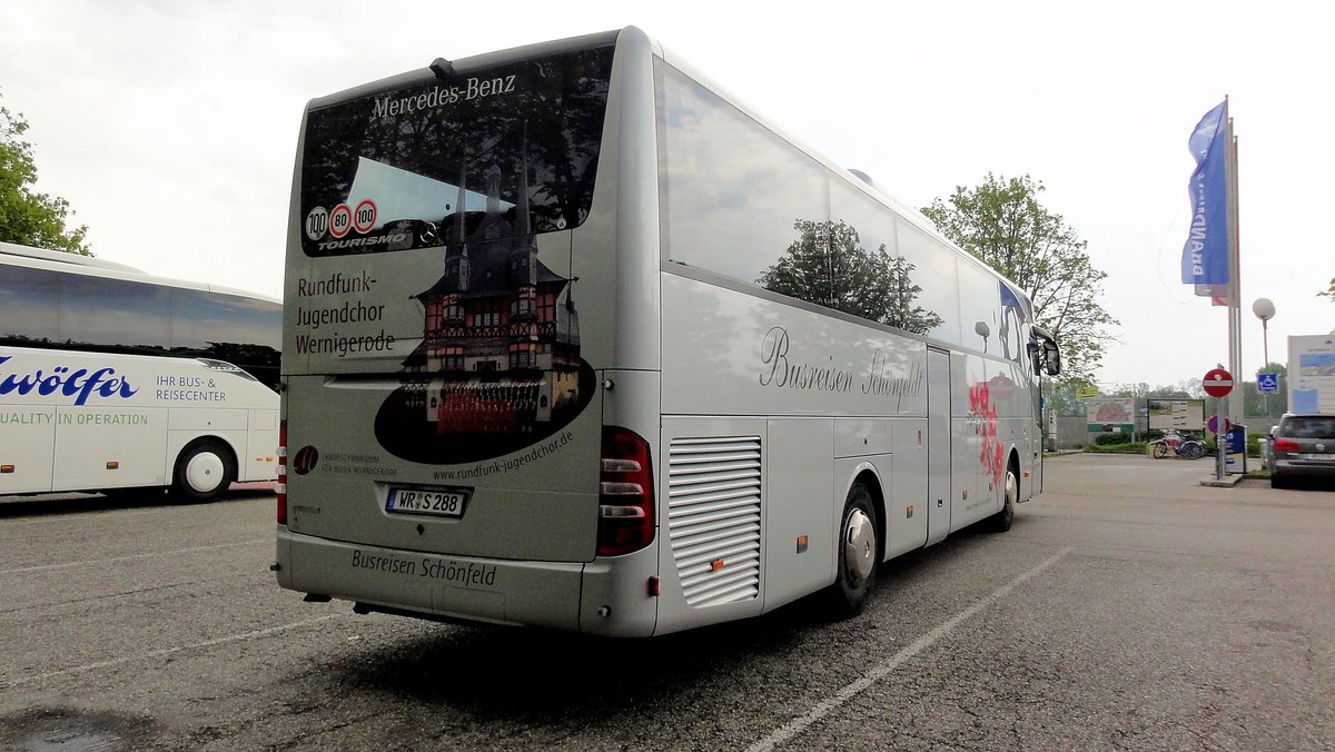 Mercedes Tourismo von Busreisen Schnfeldt aus der BRD in Krems gesehen.