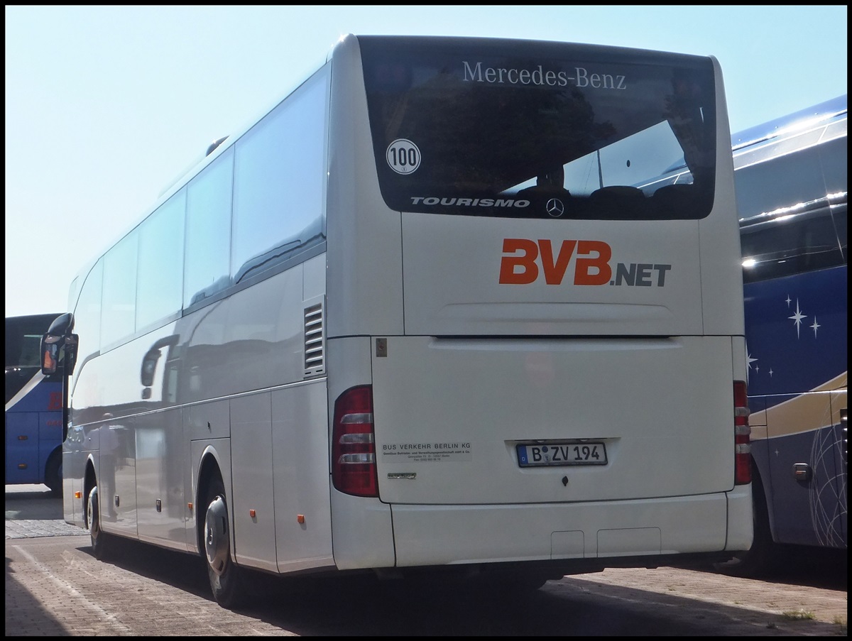 Mercedes Tourismo von BVB.net aus Deutschland im Stadthafen Sassnitz.