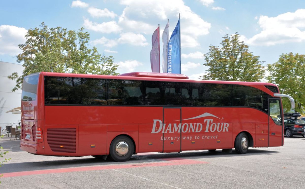 Mercedes Tourismo von Diamond Tour aus der CZ 06/2017 in Krems.