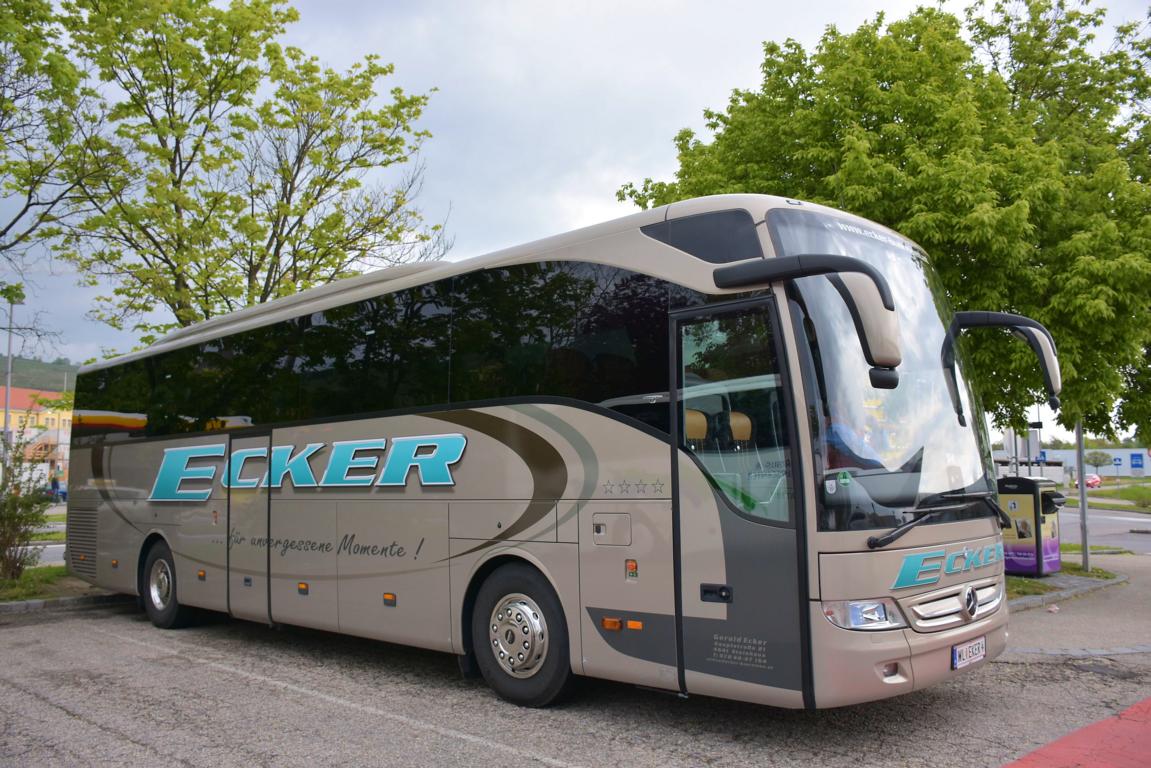 Mercedes Tourismo von ECKER Reisen aus sterreich in Krems.