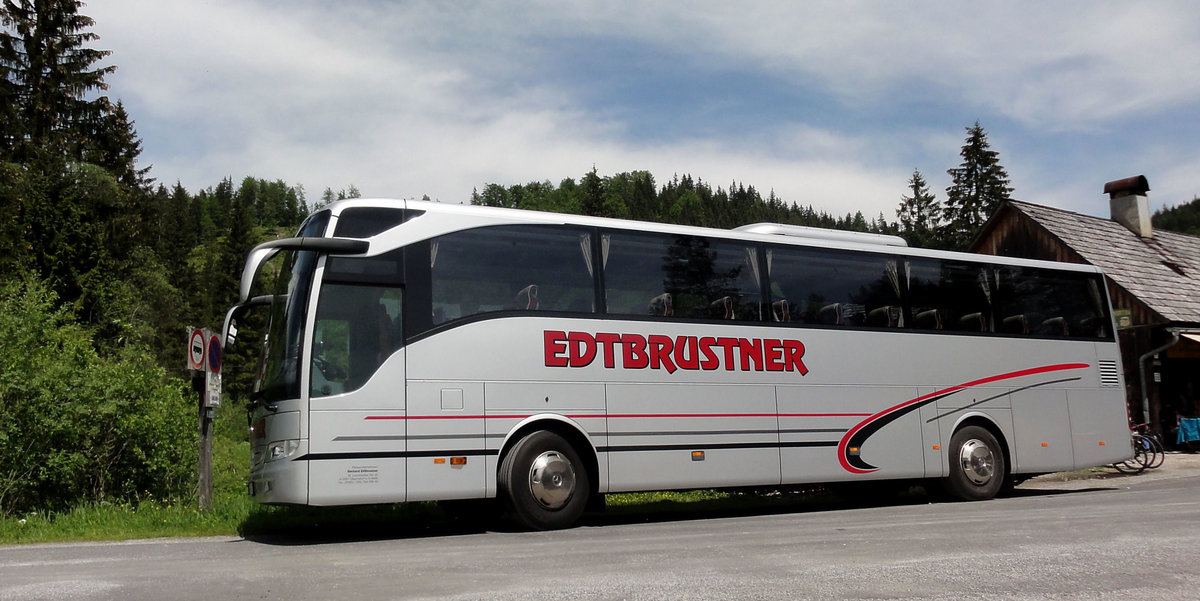 Mercedes Tourismo von Edtbrustner Reisen aus sterreich im  Mariazellerland  gesehen.
