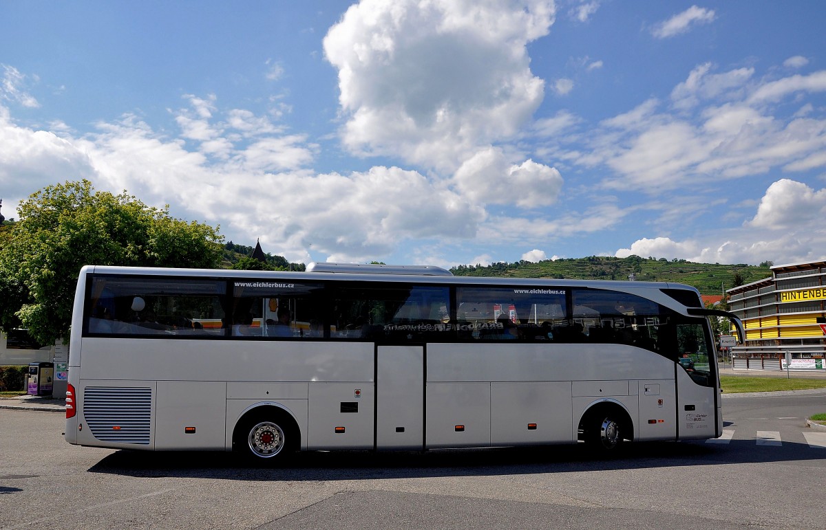 Mercedes Tourismo von Eichler Reisen aus Ungarn im Juni 2015 in Krems gesehen.