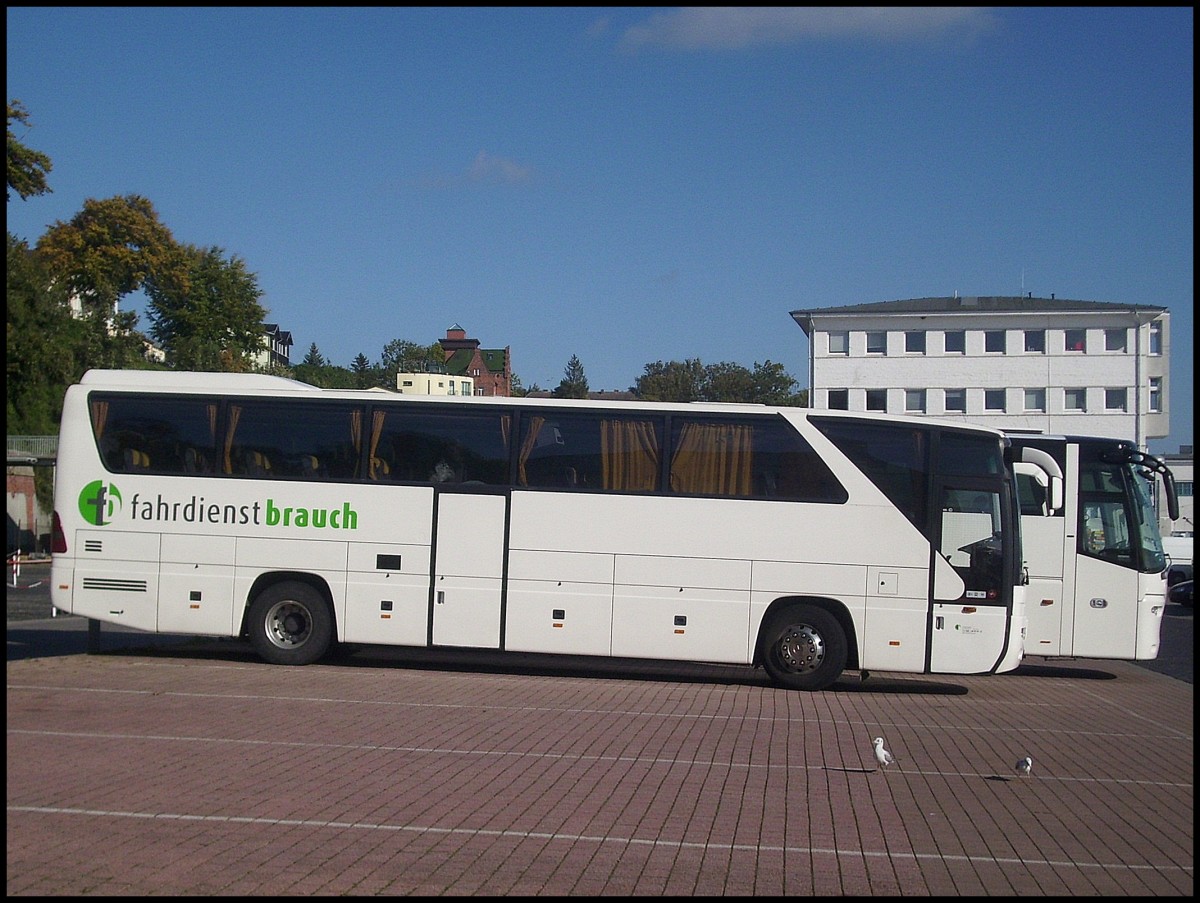 Mercedes Tourismo vom Fahrdienst Brauch aus Deutschland im Stadthafen Sassnitz.