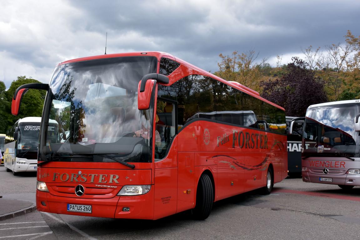 Mercedes Tourismo von Forster Reisen aus der BRD 2017 in Krems.
