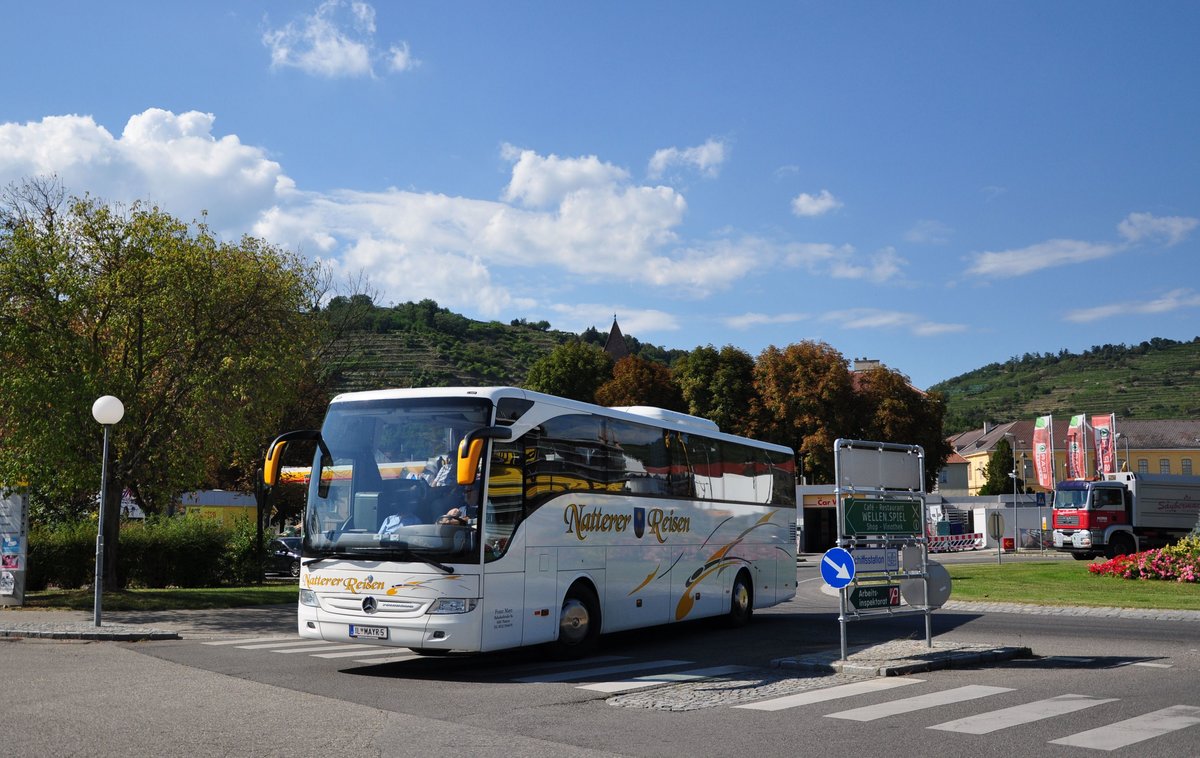 Mercedes Tourismo von Franz Mayr  Natterer Reisen  aus sterreich in Krems gesehen.