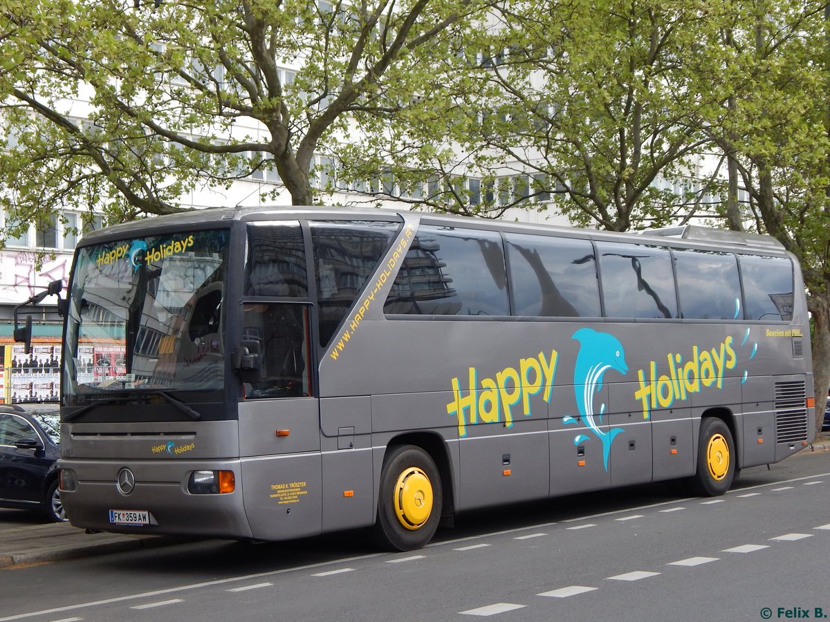 Mercedes Tourismo von Happy Holidays aus Österreich in Berlin.
