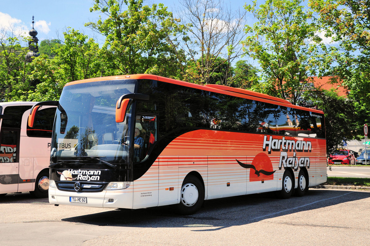 Mercedes Tourismo von Hartmann Reisen aus der BRD in Krems gesehen. 